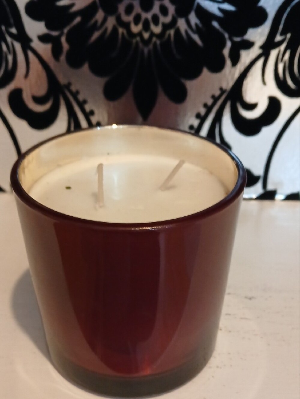 Christmas Velvet 2 Wick Candle - Picture 2 of 2